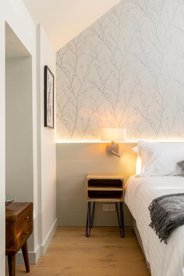 The Roost On Rock Road Hotell Barry Exteriör bild