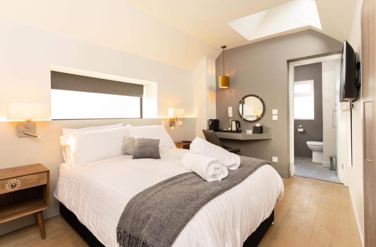The Roost On Rock Road Hotell Barry Exteriör bild