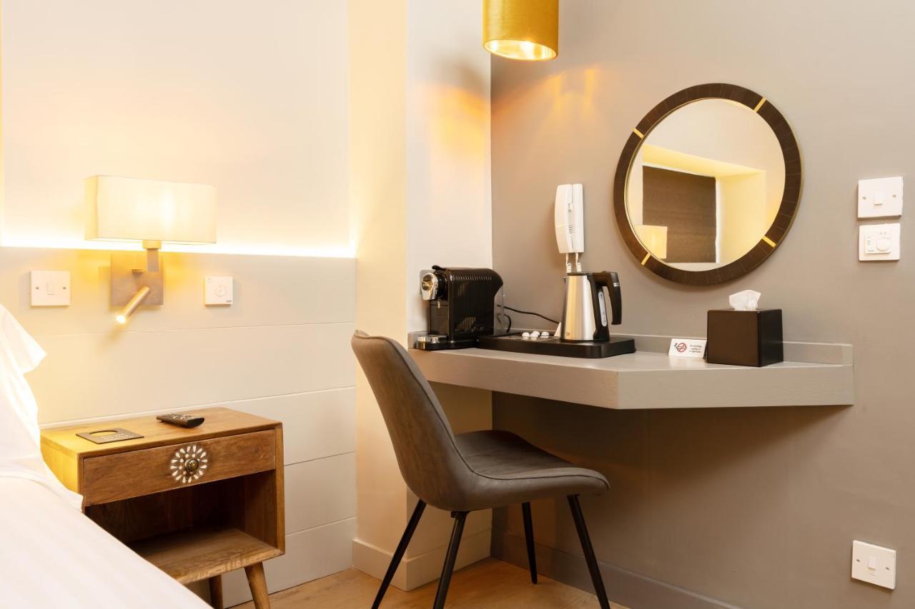 The Roost On Rock Road Hotell Barry Exteriör bild