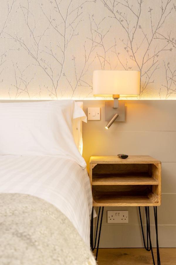 The Roost On Rock Road Hotell Barry Exteriör bild