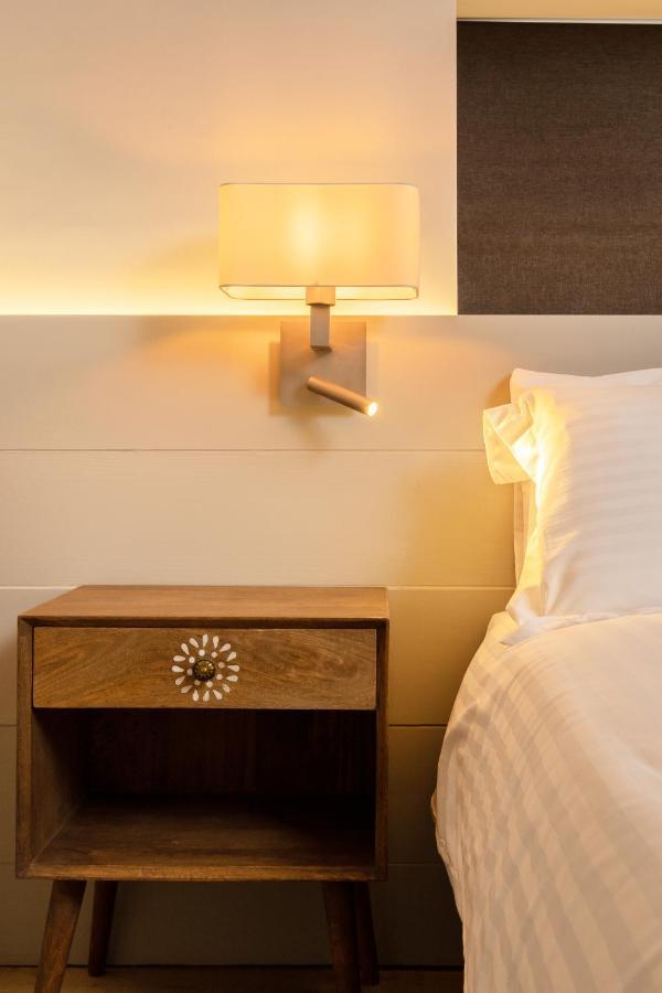 The Roost On Rock Road Hotell Barry Exteriör bild
