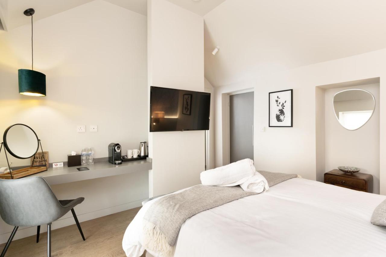 The Roost On Rock Road Hotell Barry Exteriör bild