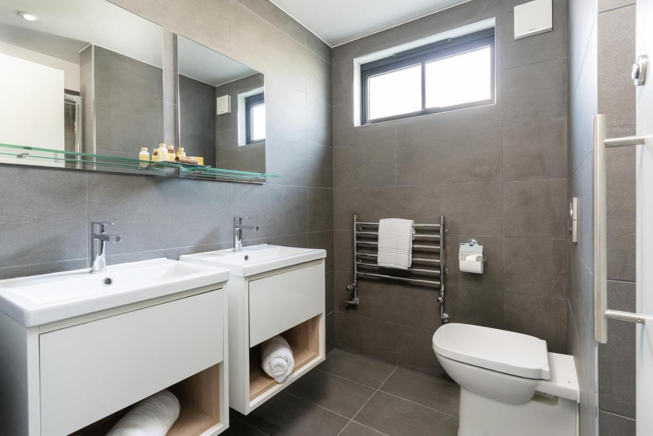 The Roost On Rock Road Hotell Barry Exteriör bild