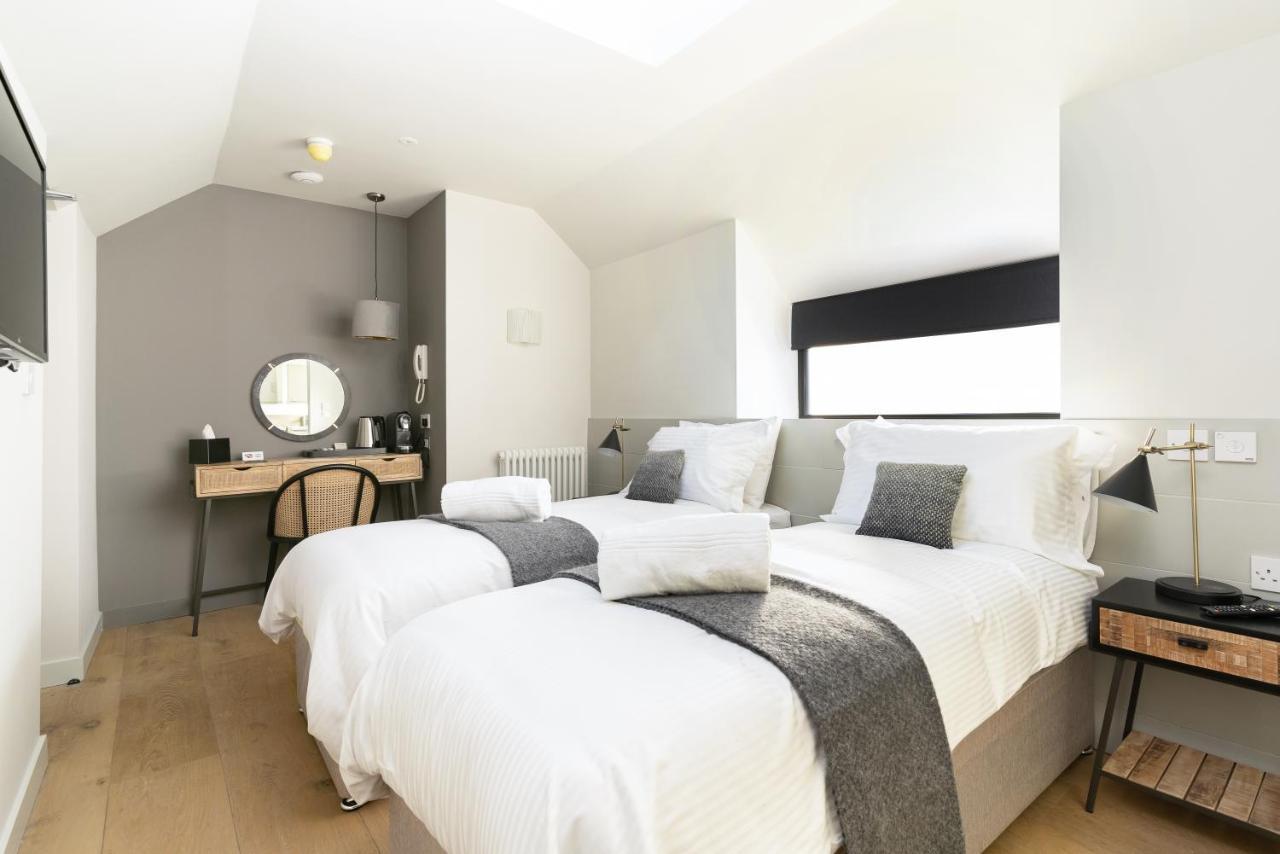 The Roost On Rock Road Hotell Barry Exteriör bild